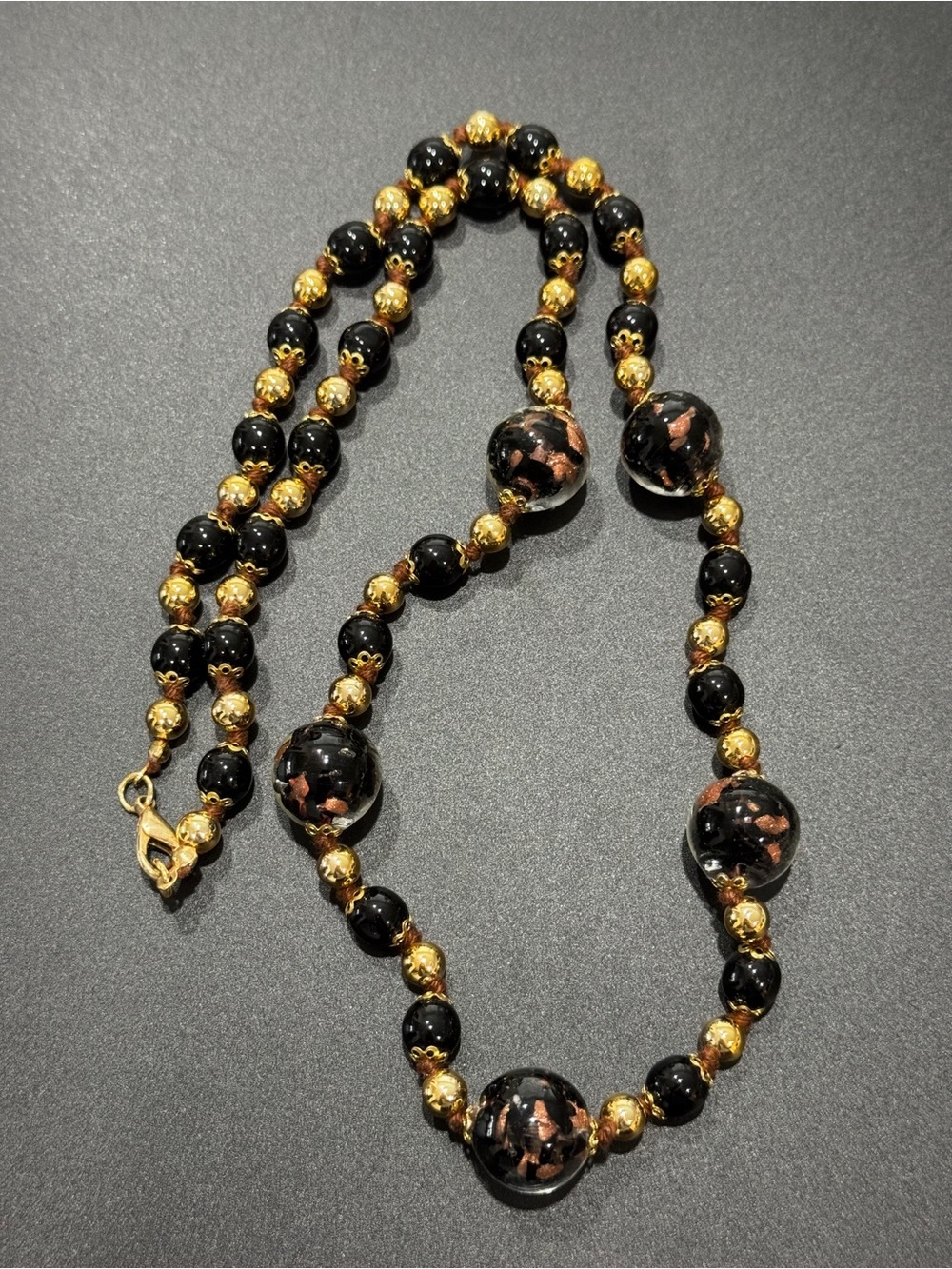 Vintage Italian Venetian Murano Art Glass Gold Foil Beaded Necklace Hand Knotted - Picture 4 of 10